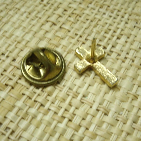 Vintage Gold Metal Cross Tie Tack or Lapel Pin - Picture 5 of 10